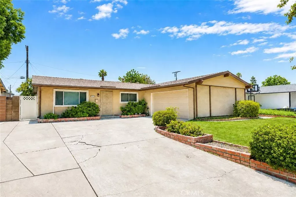 Property Photo:  23328 Bassett Street  CA 91307 