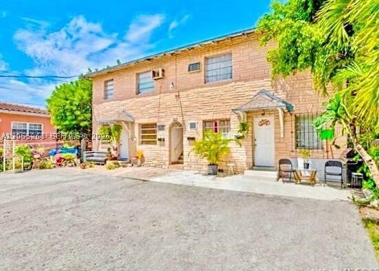 Property Photo:  620 SW 13th Ave  FL 33135 