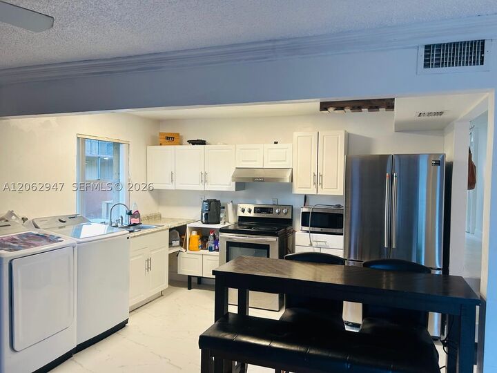 Property Photo: 4850 SW 63rd Ter 211 FL 33314