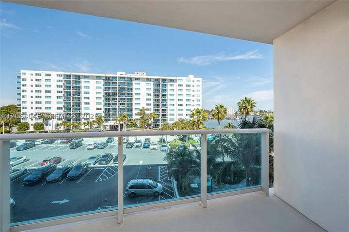 Property Photo: 7501 E Treasure Dr 7H FL 33141