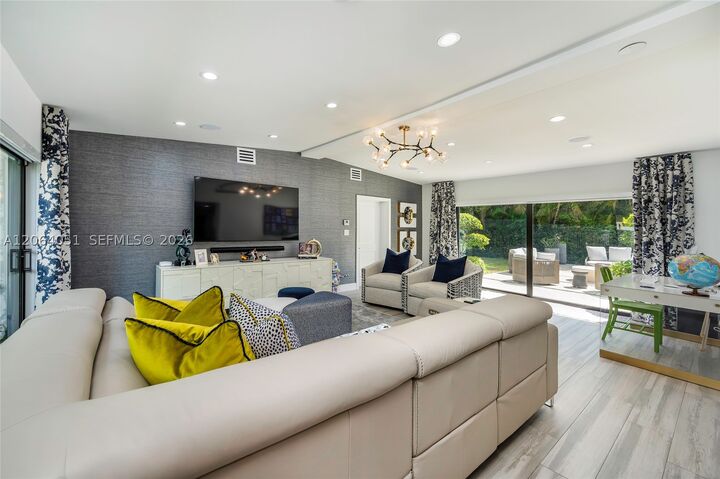 Property Photo:  831 Cortez St  FL 33134 