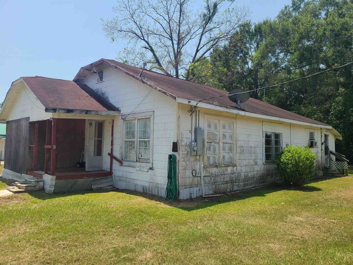 Property Photo: 1911 N Margaret Ave TX 75956