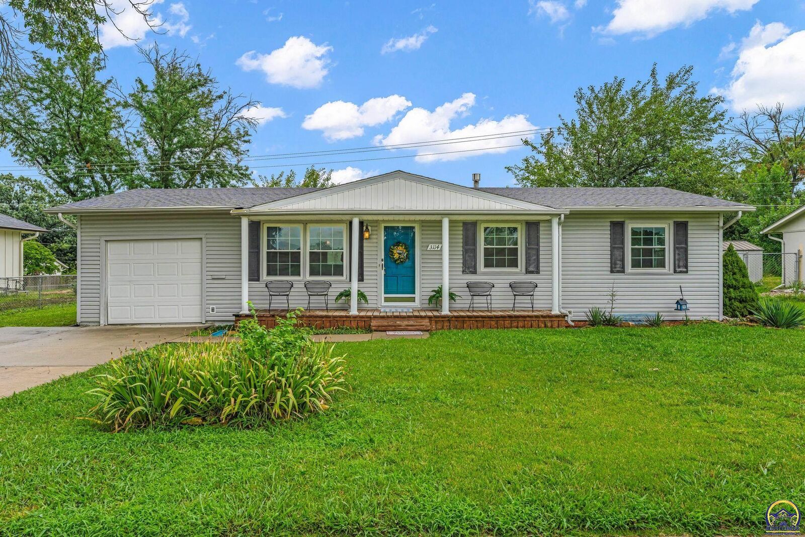 Property Photo:  3114 SW Arnold Ave  KS 66614 