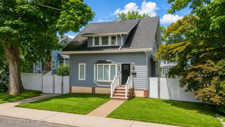 Property Photo: 2120 Clove Road NY 10305
