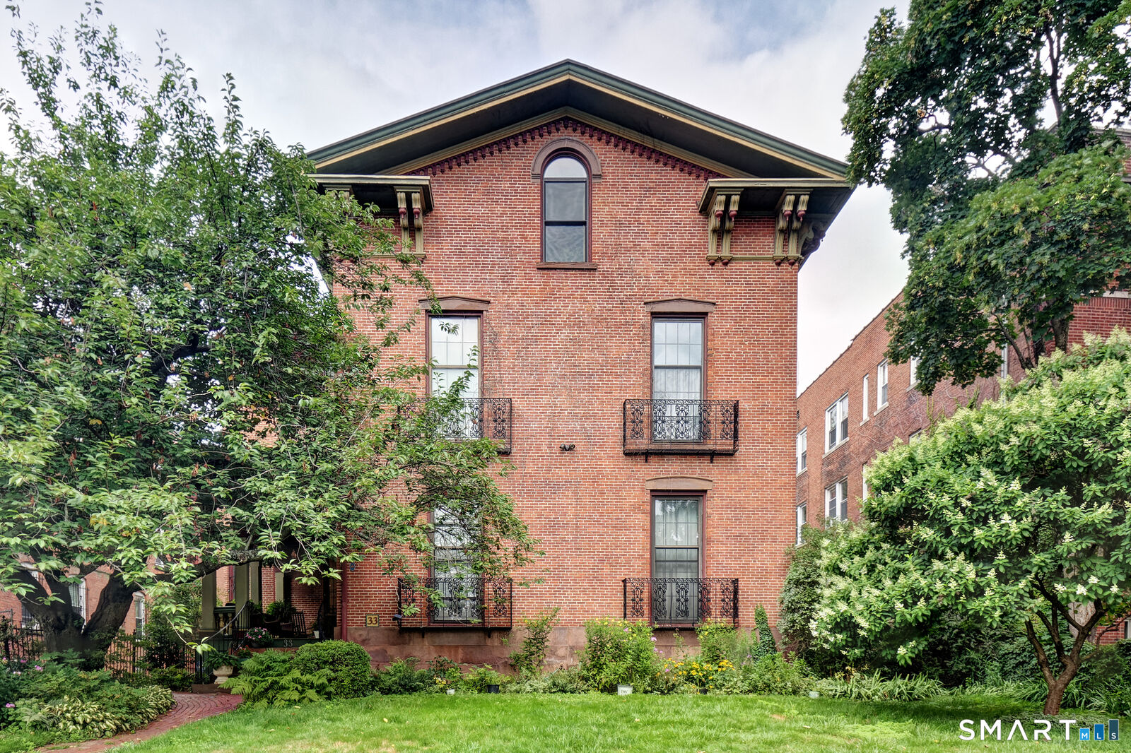Property Photo:  33 Charter Oak Place 2  CT 06106 