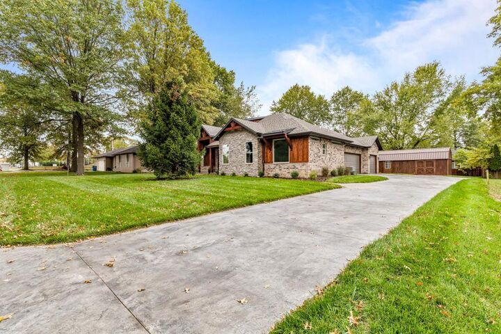 Property Photo: 104 W Aven Avenue MO 65714