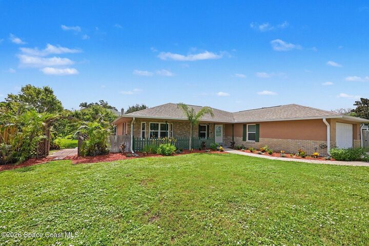 Property Photo:  1019 Mandarin Drive NE  FL 32905 