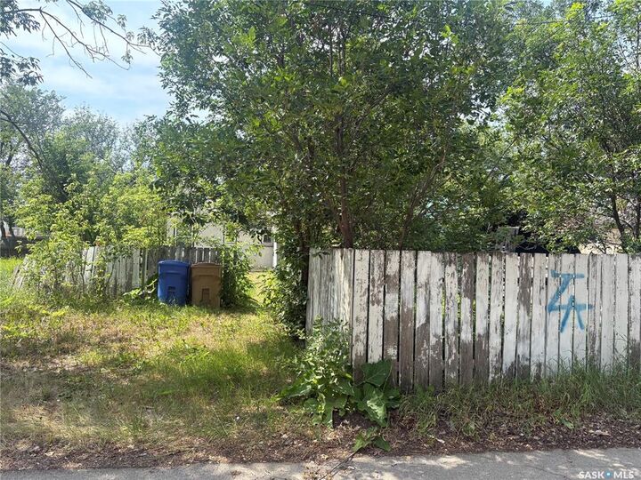 Property Photo:  921 Argyle Street  SK S4T 3R2 