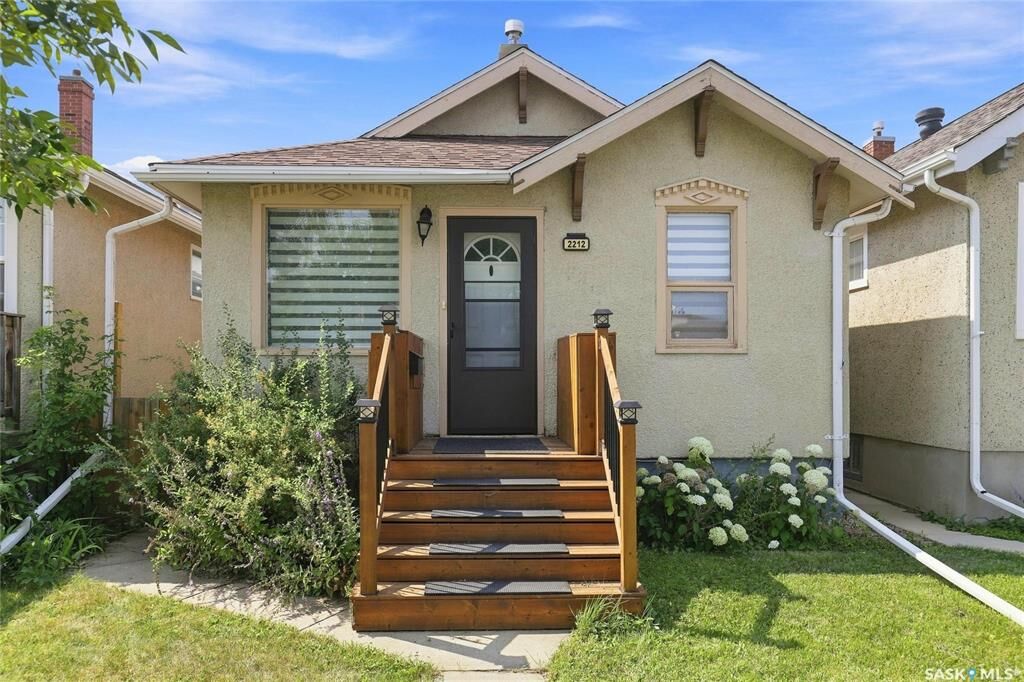 Property Photo:  2212 Wallace Street  SK S4N 4A7 
