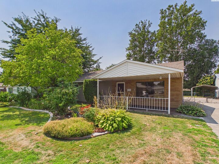Property Photo: 609 Cottonwood WA 99352