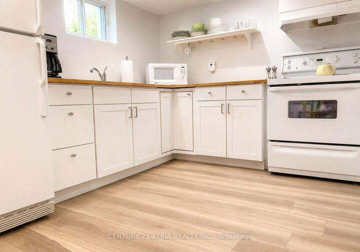Property Photo: 2 Crystal Crescent ON M8W 2Z7
