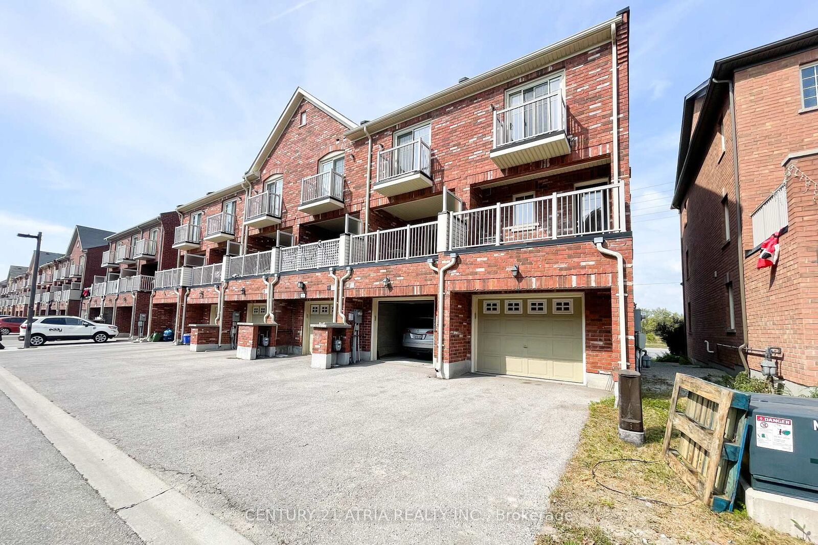 Property Photo: 5295 Major Mackenzie Drive E ON L6C 0N3
