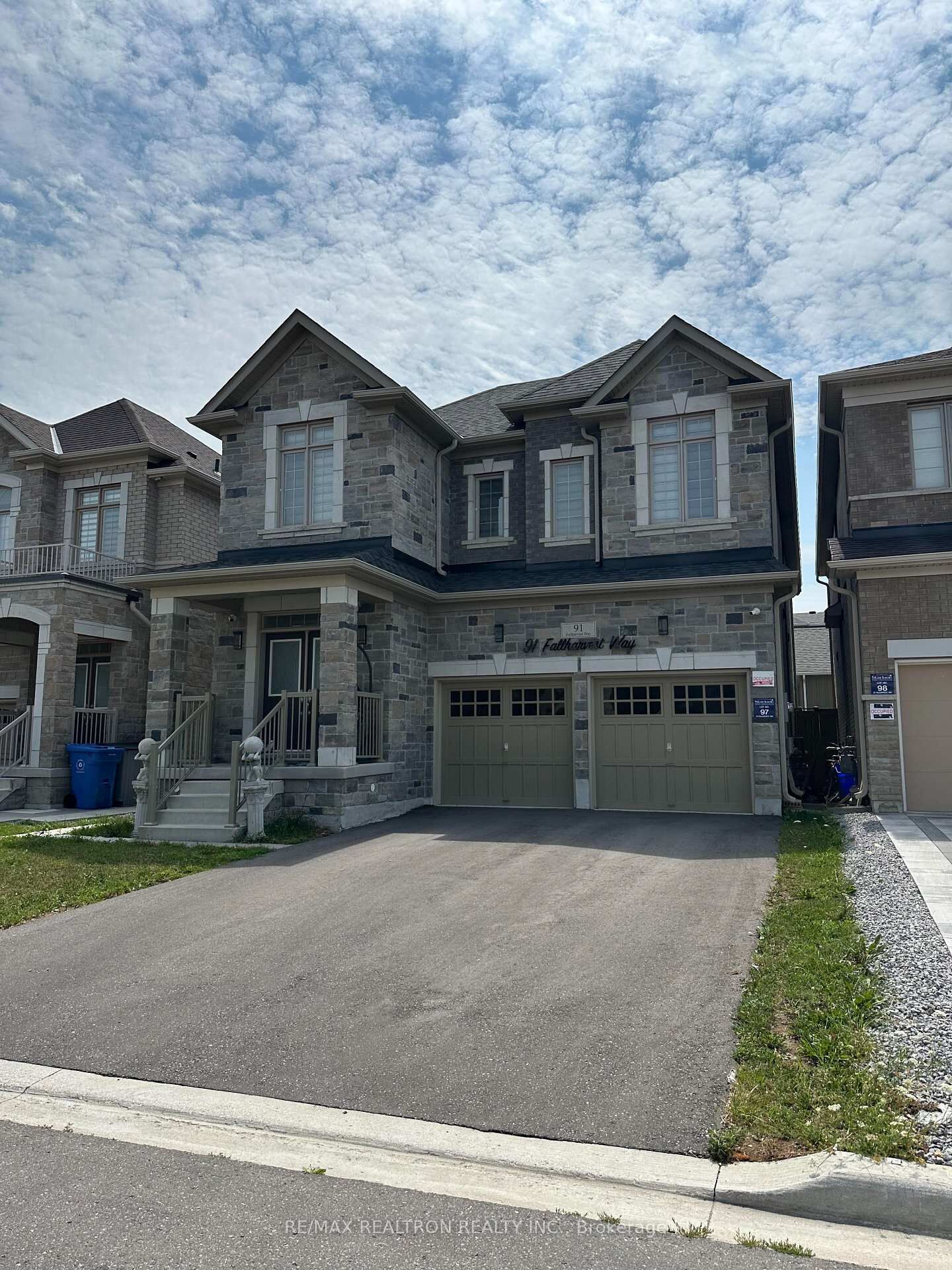 Photo de la propriété:  91 Fallharvest Way Bsmt  ON L4A 4W4 