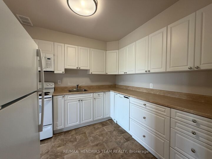 Property Photo: 60 Windward Street 809 ON L2M 4H2