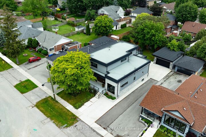 Property Photo: 54 Cheltenham Avenue ON L4L 1K7