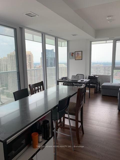 Property Photo:  4065 Confederation Parkway 2608  ON L5B 0L4 