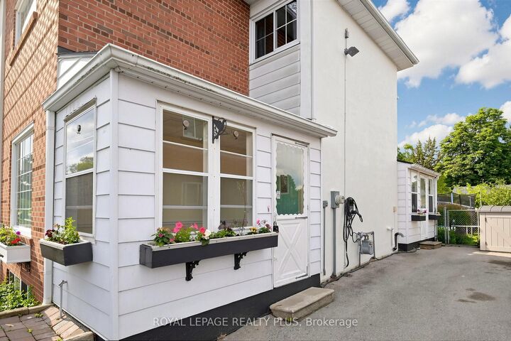 Photo de la propriété:  2359 Brookhurst Road  ON L5J 1R1 