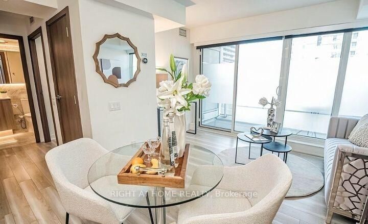 Property Photo: 19 Bathurst Street 605 ON M5V 0N2
