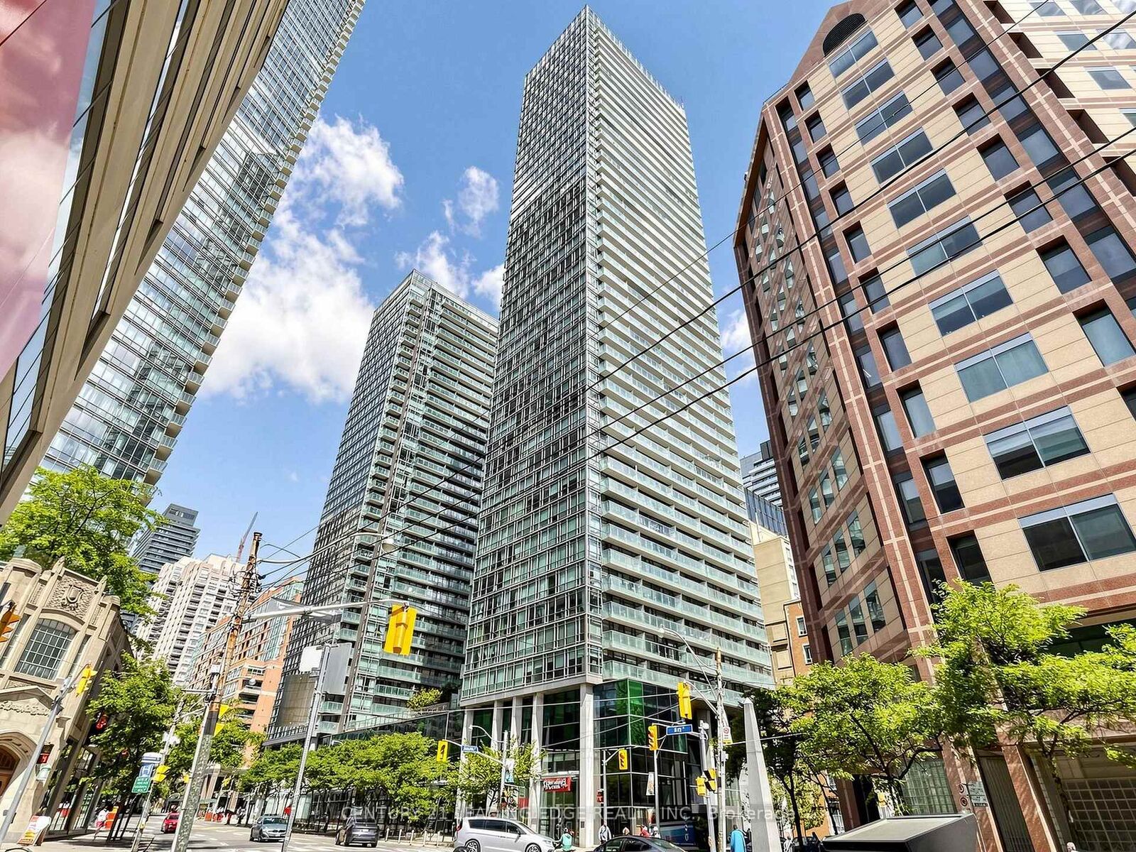 Property Photo:  38 Grenville Street 4005  ON M4Y 1A5 