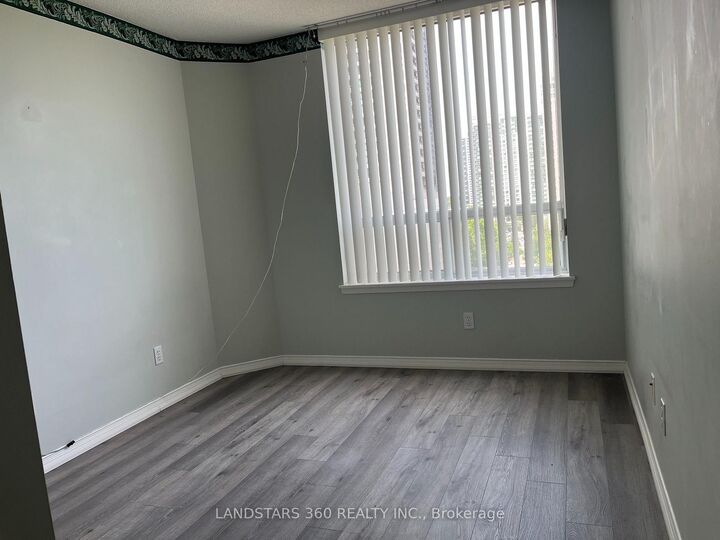 Property Photo:  18 Hillcrest Avenue 902  ON M2N 3N5 