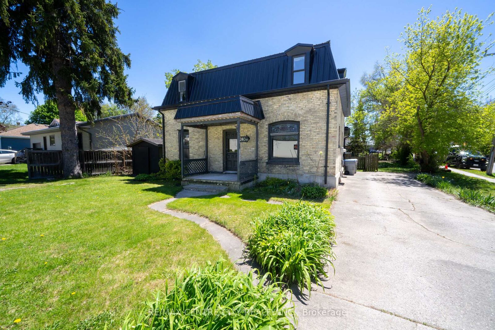 Property Photo:  240 Maitland Street  ON N7G 1S9 