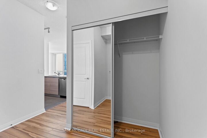 Property Photo:  55 Eglinton Avenue W 1602  ON L5R 0E5 