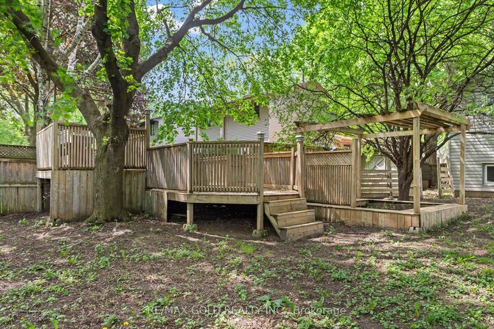Property Photo: 1588 Aldersbrook Road ON N6G 2Z3