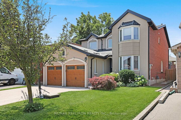 Property Photo: 6026 Roxbury Road ON L5N 4M7