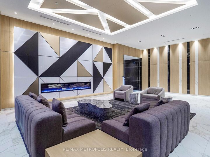 Property Photo:  204 Burnhamthorpe Road E 1602  ON L5A 0B3 