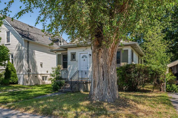 Property Photo: 211 Toronto Street ON K7L 4A9