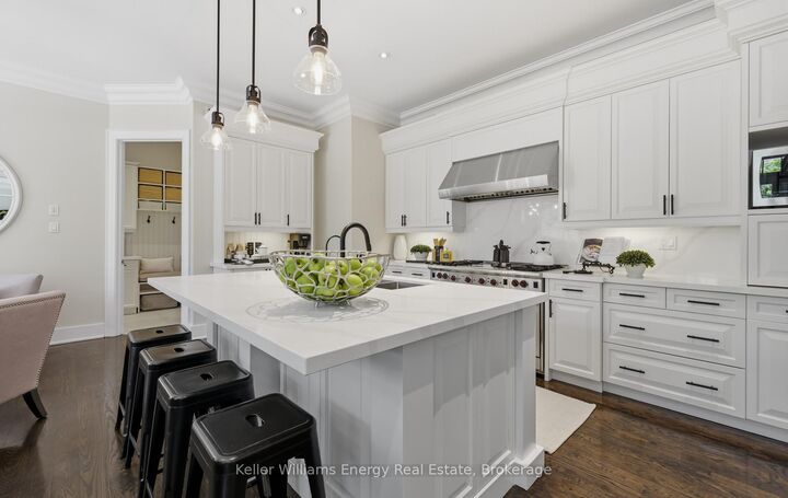 Property Photo: 7 Woodington Court ON L1M 0C6