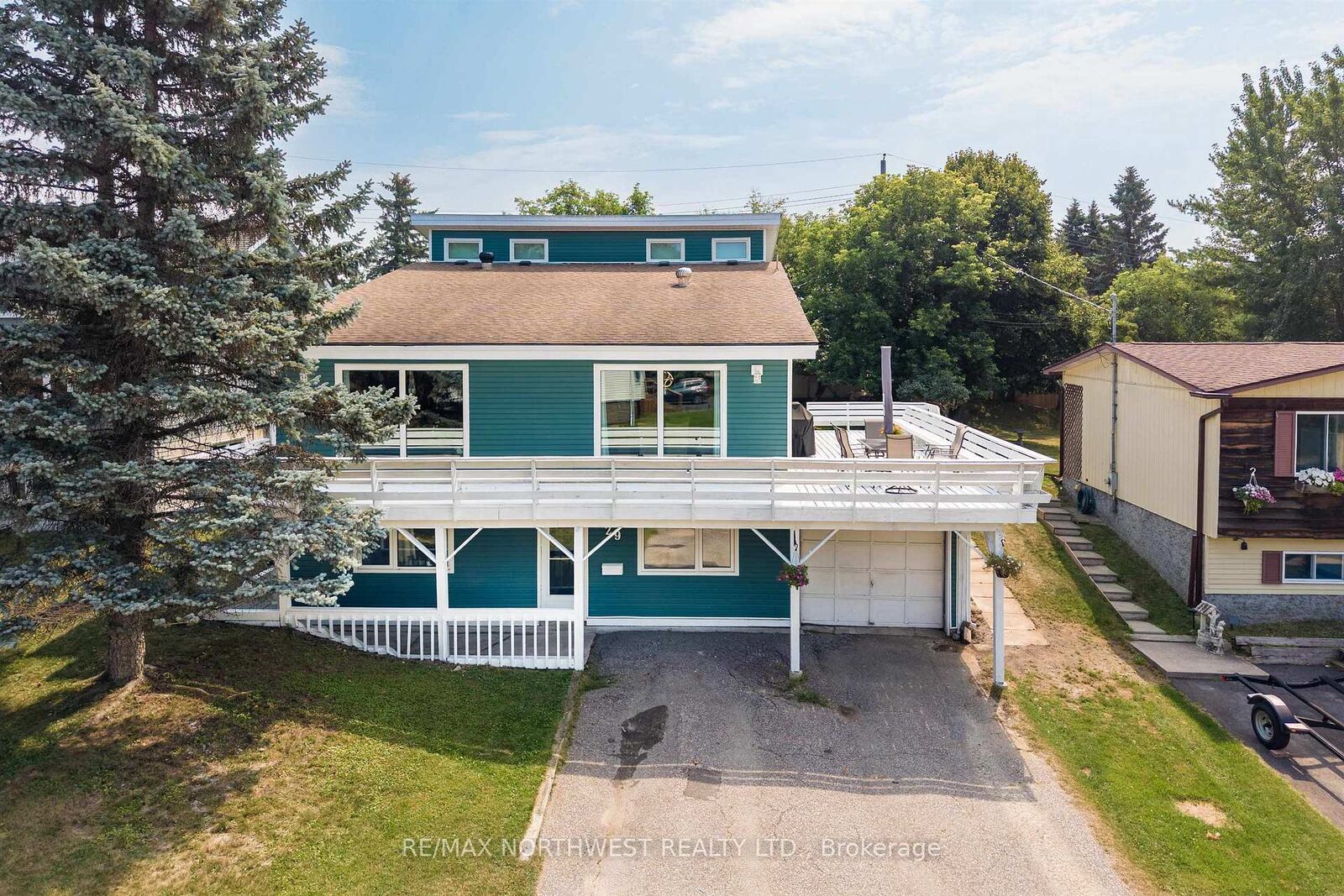 Property Photo:  29 Amethyst Street  ON P9N 4C2 