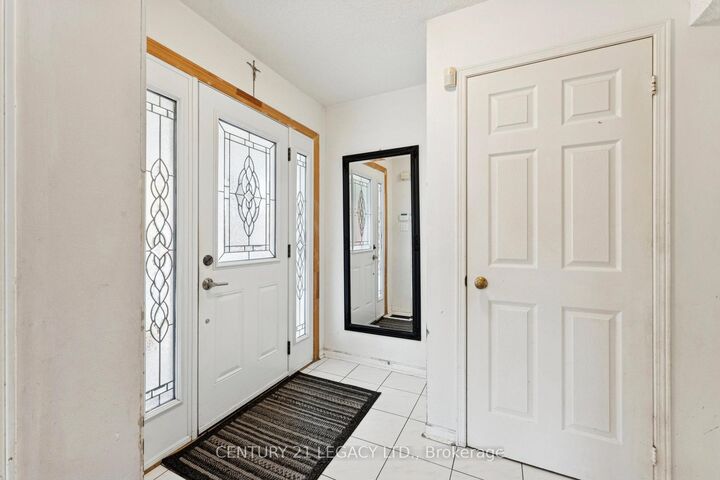 Property Photo: 71 Townley Crescent ON L6Z 4T1