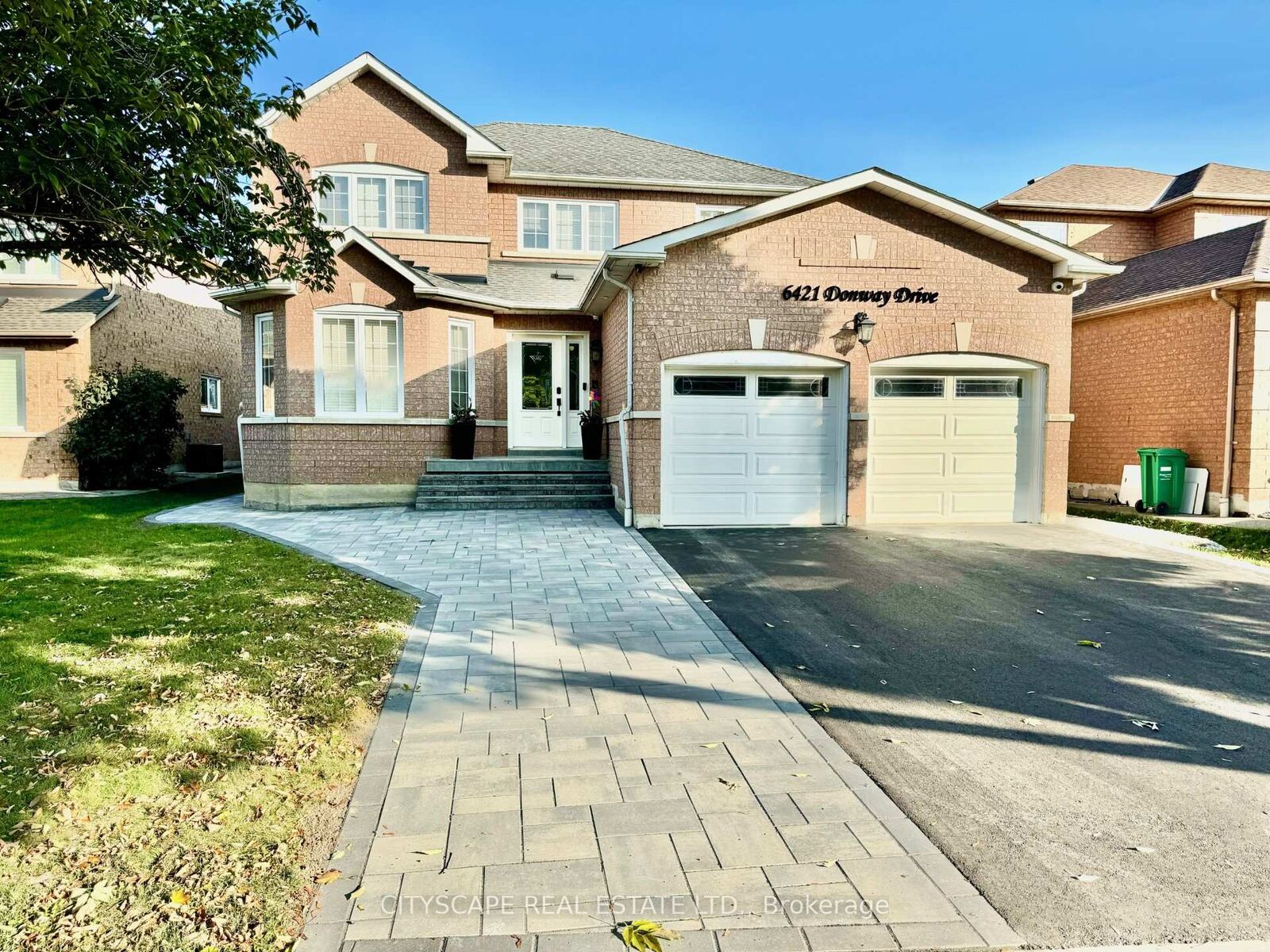 Property Photo: 6421 Donway Drive 1B ON L5V 1J4