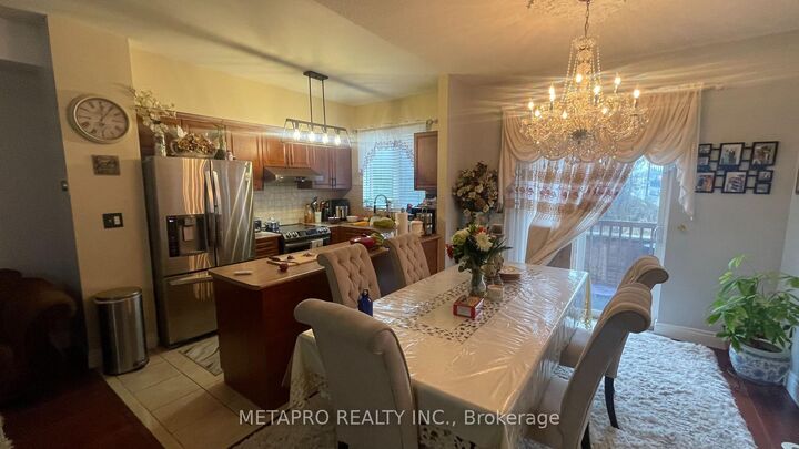 Property Photo:  3061 Finch Avenue W 4th Room In Unit 53  ON M9M 0A7 