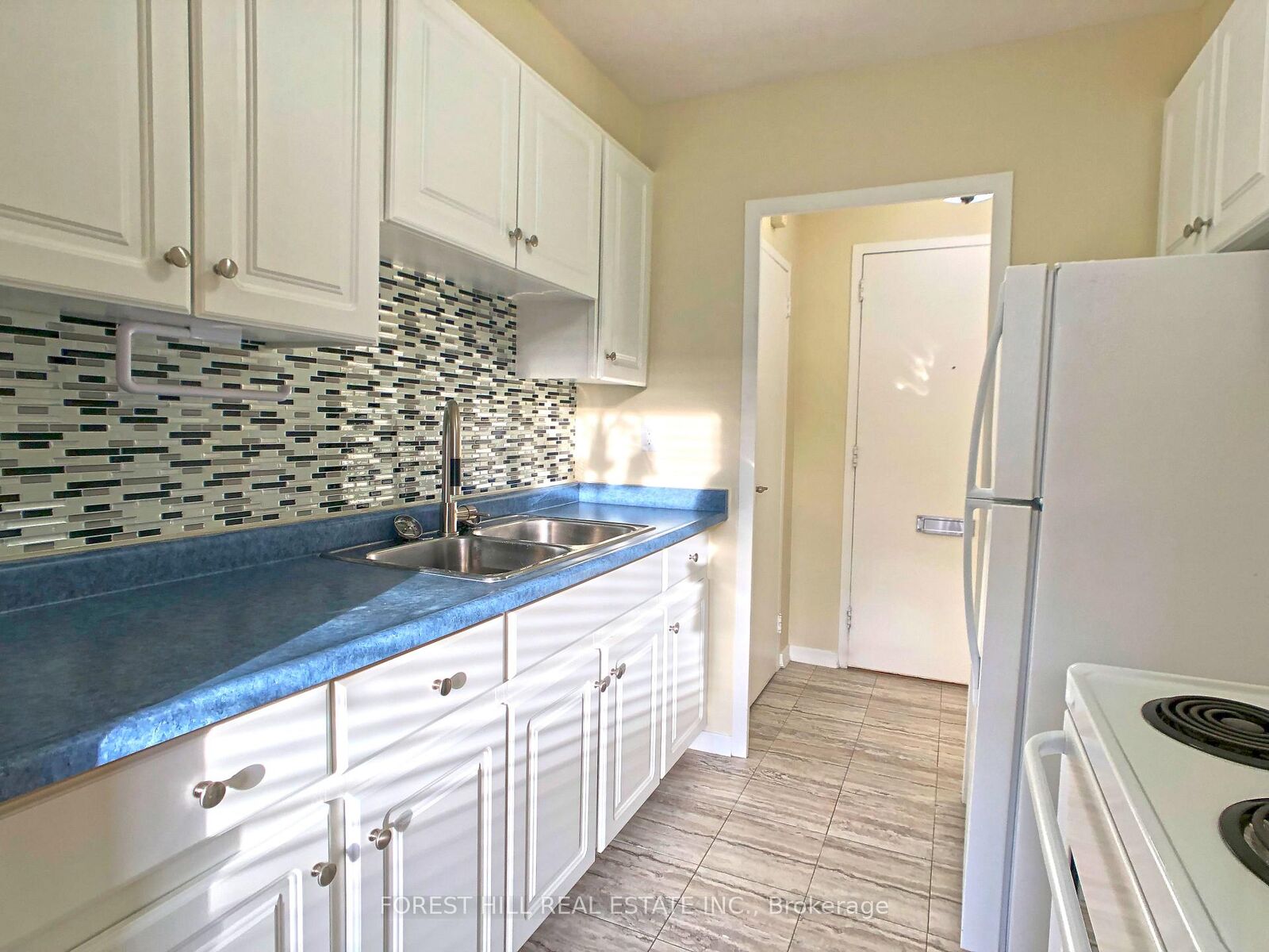 Property Photo: 335 Lonsdale Road 502 ON M5P 1R4
