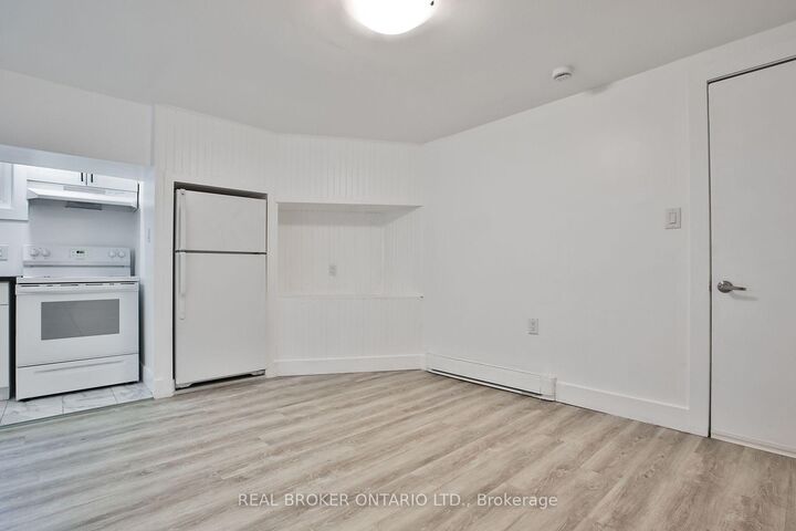 Property Photo:  252 Sixth Street 6  ON M8V 3A7 