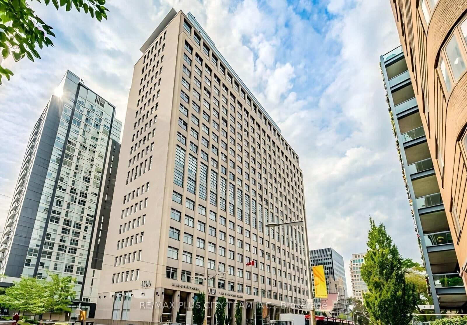 Property Photo: 111 St. Clair Avenue W 902 ON M4V 1N5