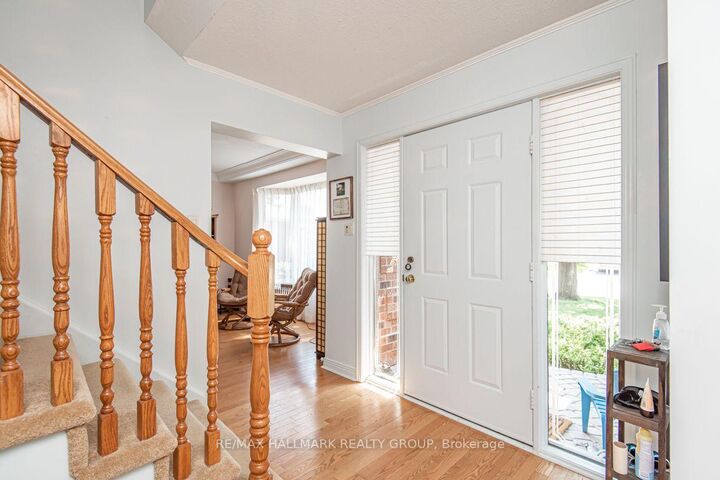 Property Photo:  18 Hesse Crescent  ON K2S 1E4 