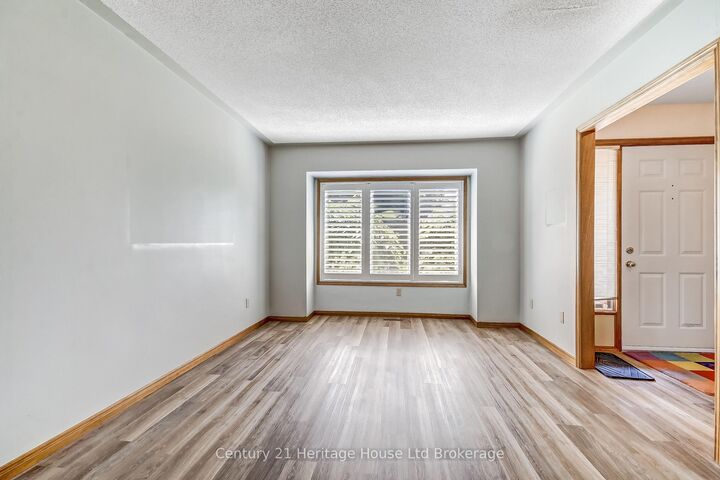 Property Photo:  137 Fifth Avenue  ON N4S 8V6 