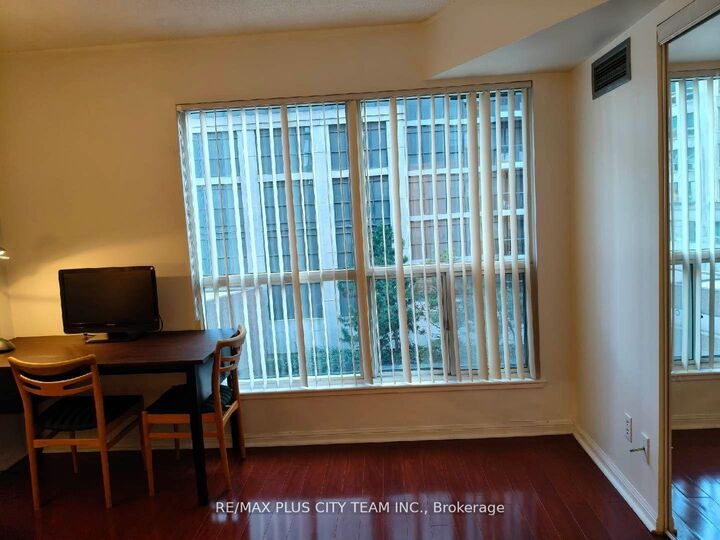 Property Photo:  7 Carlton Street 401  ON M5B 2M3 