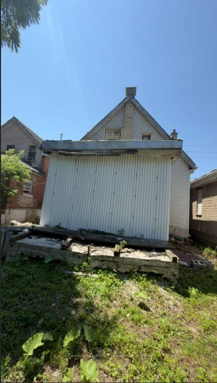 Property Photo: 188 Wharncliffe Road S ON N6J 2L1