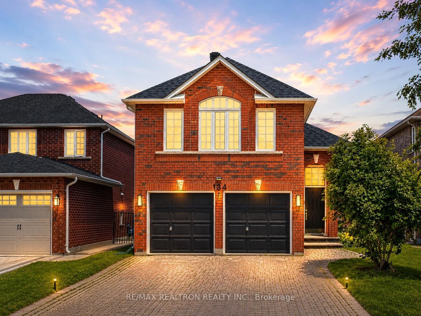 Property Photo:  134 Humberland Drive  ON L4E 3Y7 