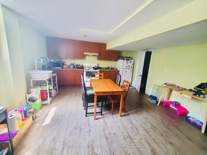 Property Photo:  10 Bonavista Drive Lower  ON L6X 0N2 