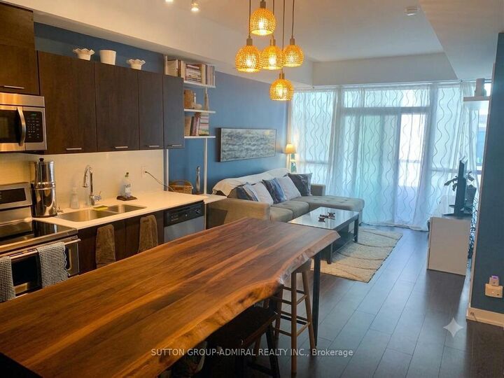 Property Photo:  20 Bruyeres Mews 217  ON M5V 0G8 