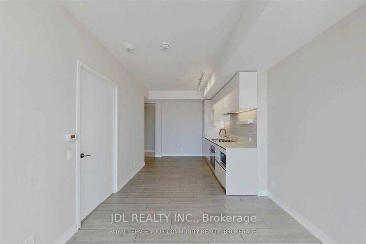 Photo de la propriété: 5 Buttermill Avenue 4011 ON L4K 0J5