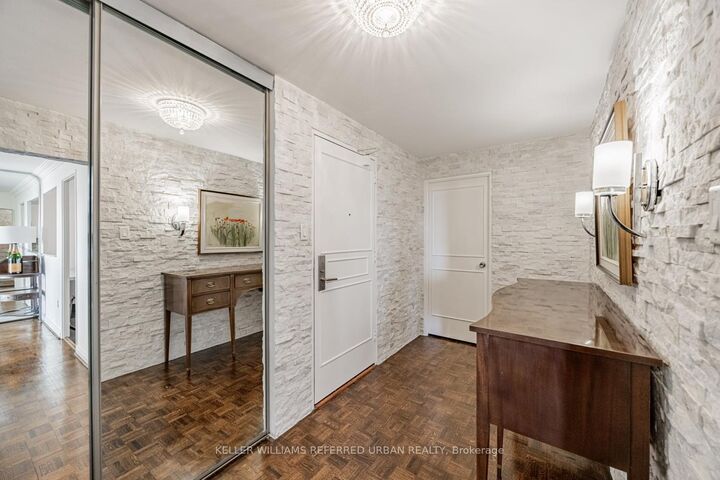 Property Photo:  1400 Dixie Road 1409  ON L5E 3E1 