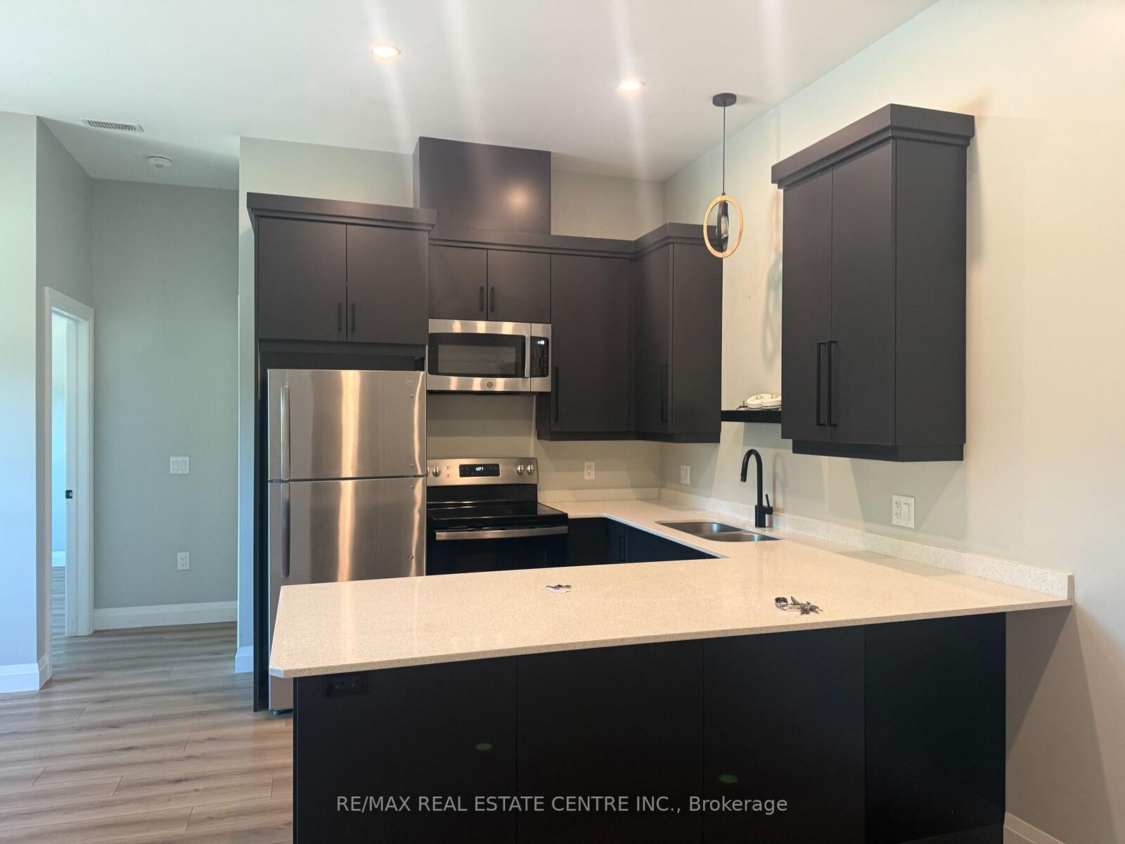 Property Photo:  8 Main Street S 4  ON L9W 5S6 