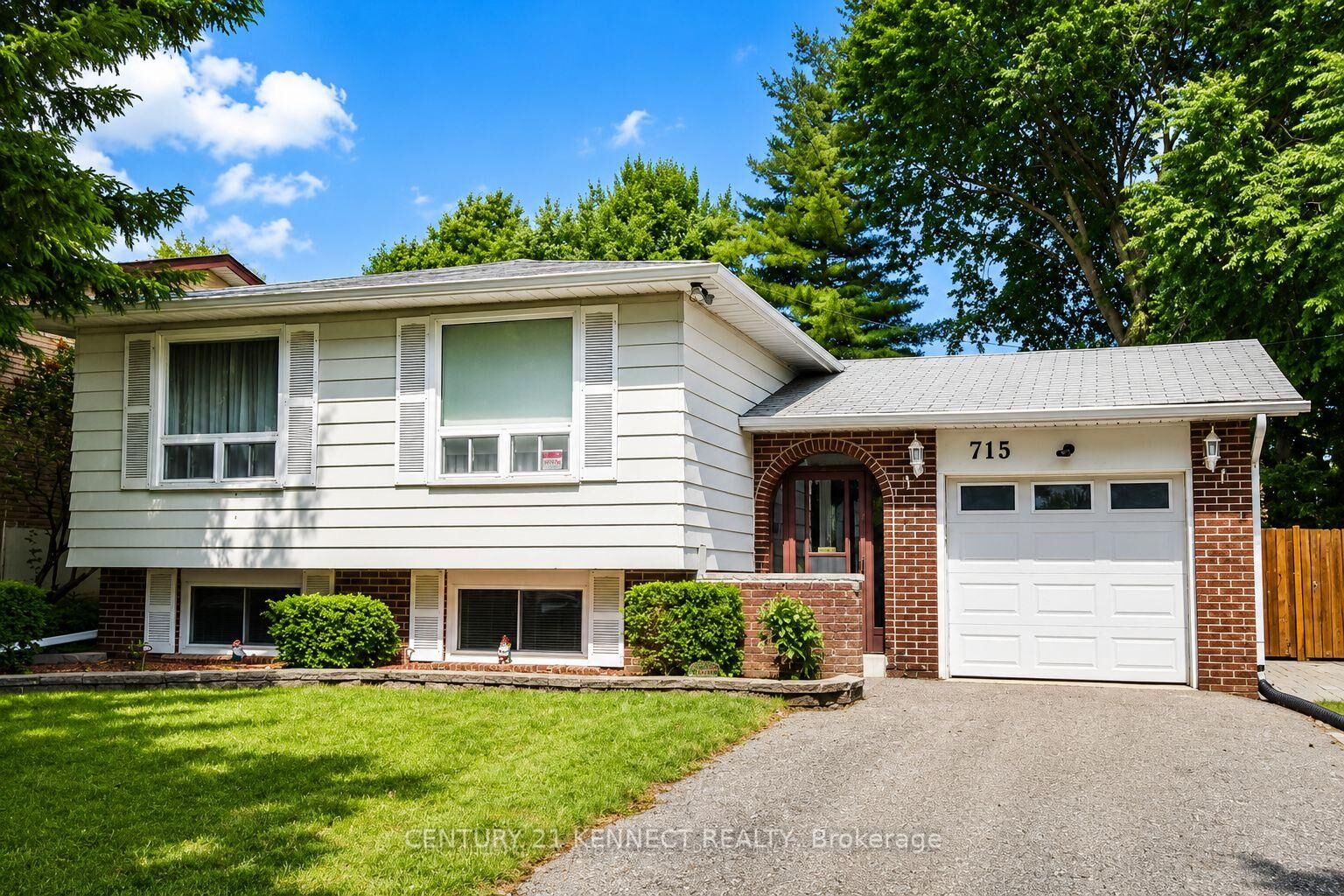 Property Photo: 715 Waverly Street N ON L1J 6C1