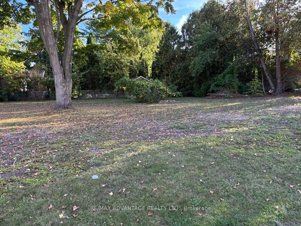 Property Photo:  001 Woodbine Street  ON N6K 2P3 
